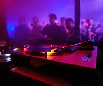 DJ